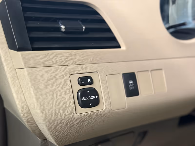 2011 Toyota Sienna LE