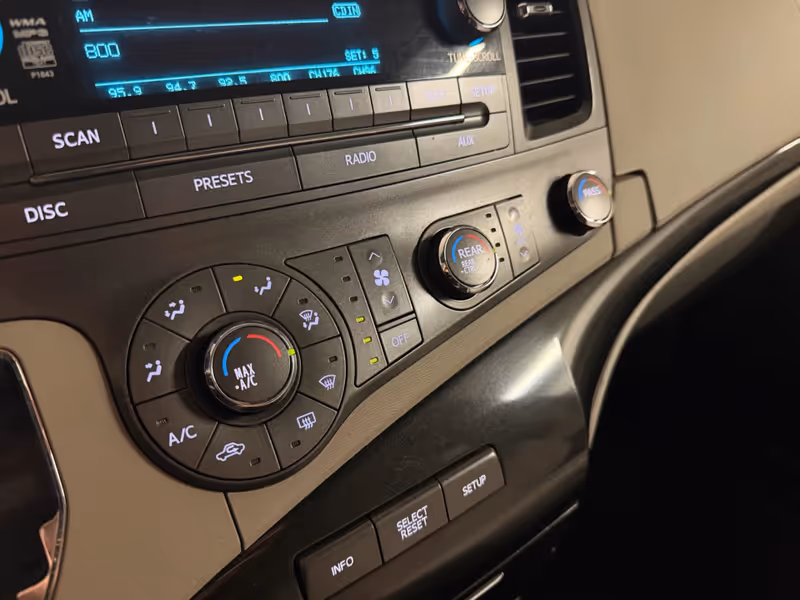 2011 Toyota Sienna LE