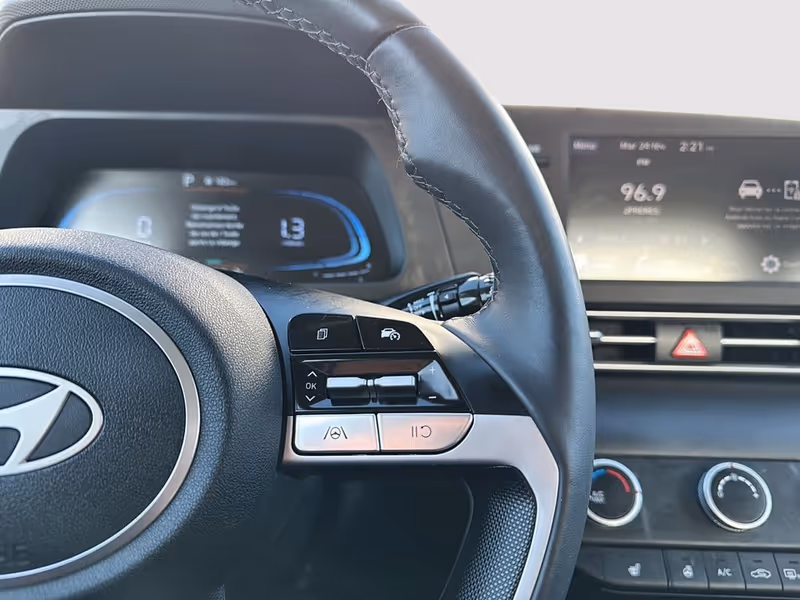 2025 Hyundai Elantra Preferred