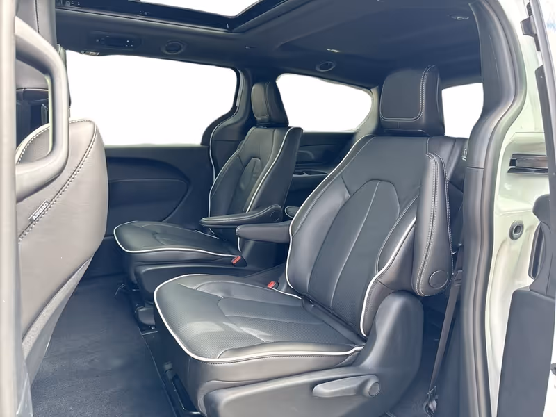 2024 Chrysler Pacifica Hybrid Premium S Appearance