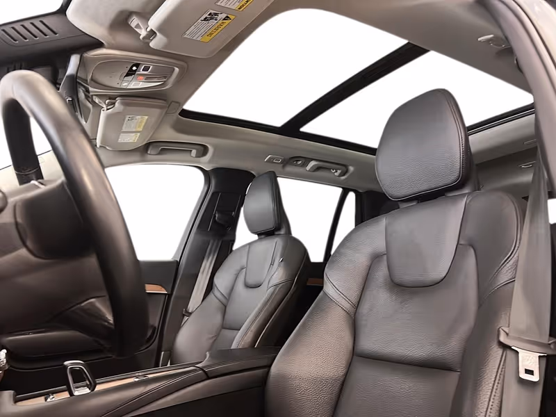 2023 Volvo XC90 Plus Dark Theme
