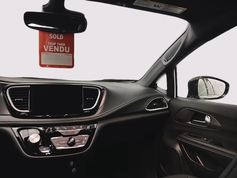 2026 Chrysler Pacifica Select