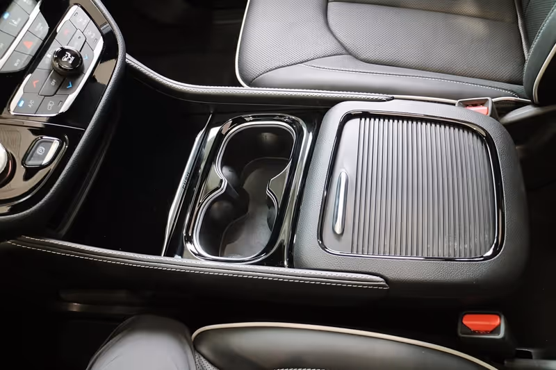 2024 Chrysler Pacifica Hybrid Premium S Appearance