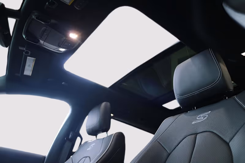 2024 Chrysler Pacifica Hybrid Premium S Appearance