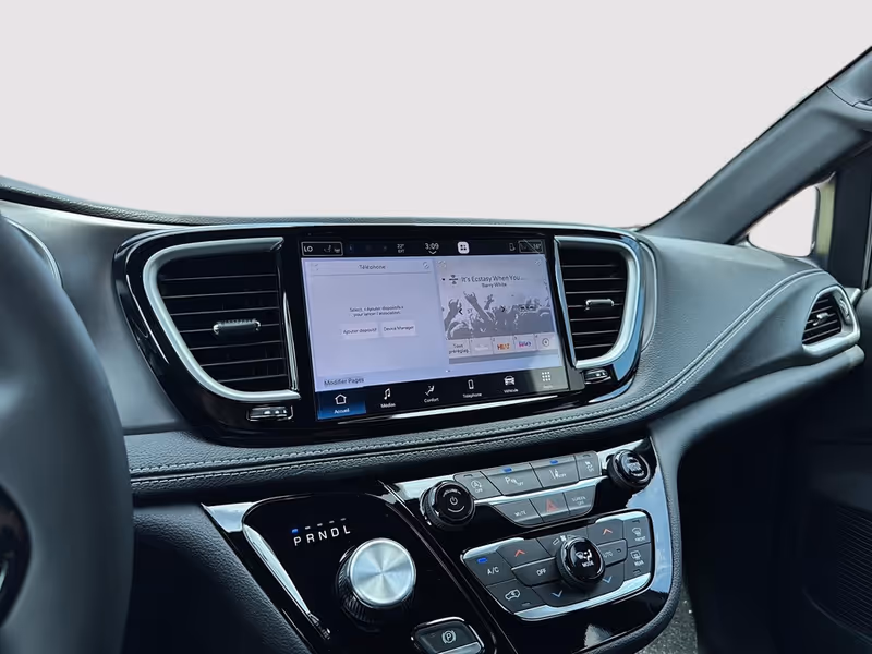 2026 Chrysler Pacifica Select
