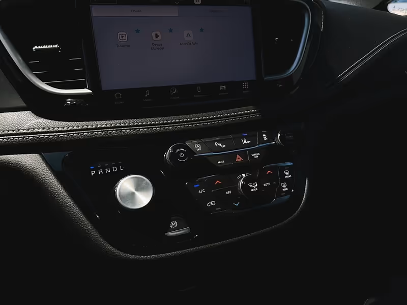 2026 Chrysler Pacifica Select