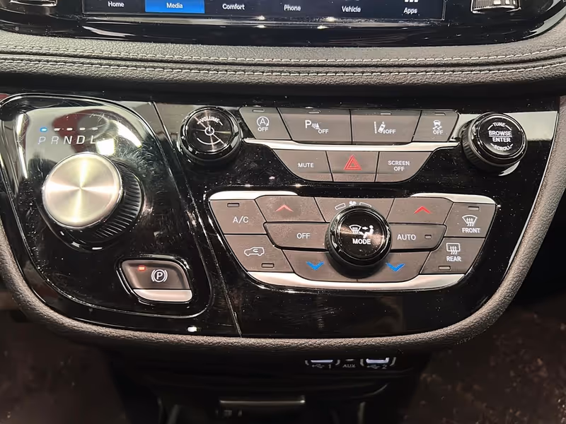 2025 Chrysler Pacifica Select