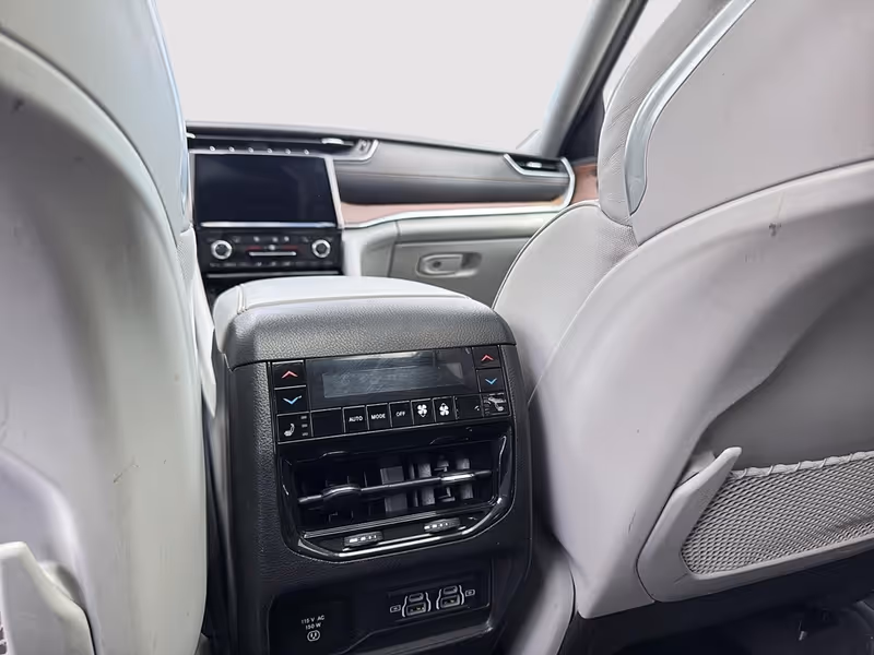2022 Jeep Grand Cherokee L Summit