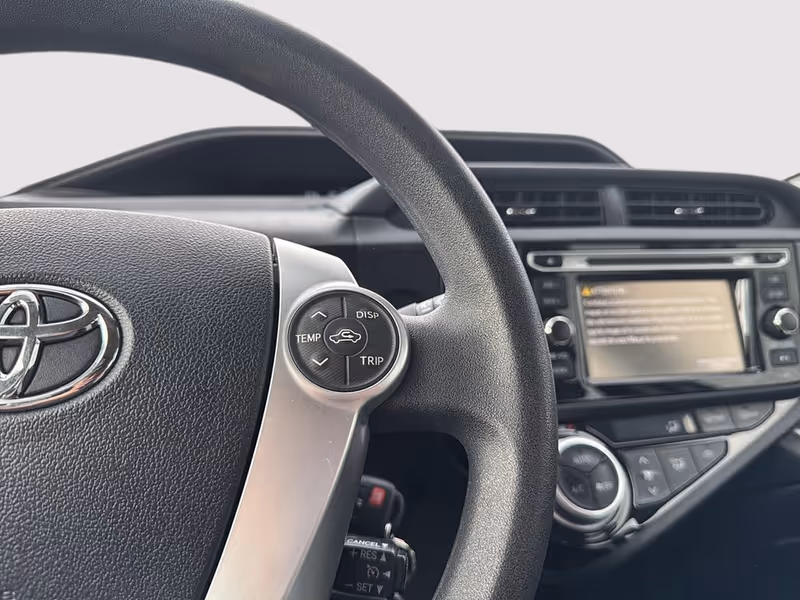 2017 Toyota Prius c Technology