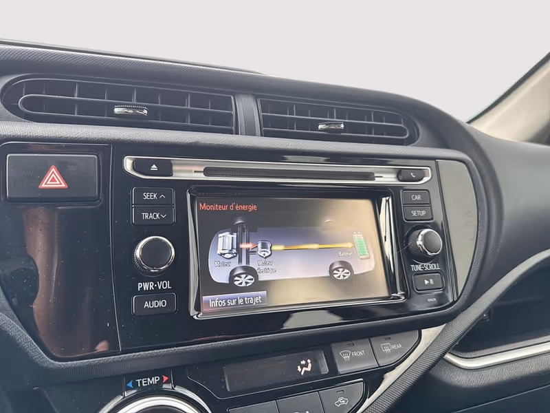 2017 Toyota Prius c Technology