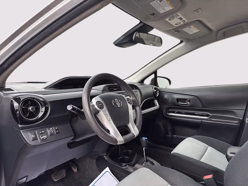 2017 Toyota Prius c Technology