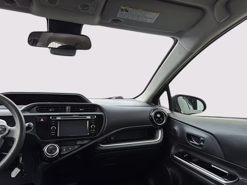 2017 Toyota Prius c Technology