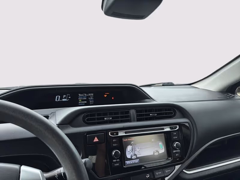 2017 Toyota Prius c Technology