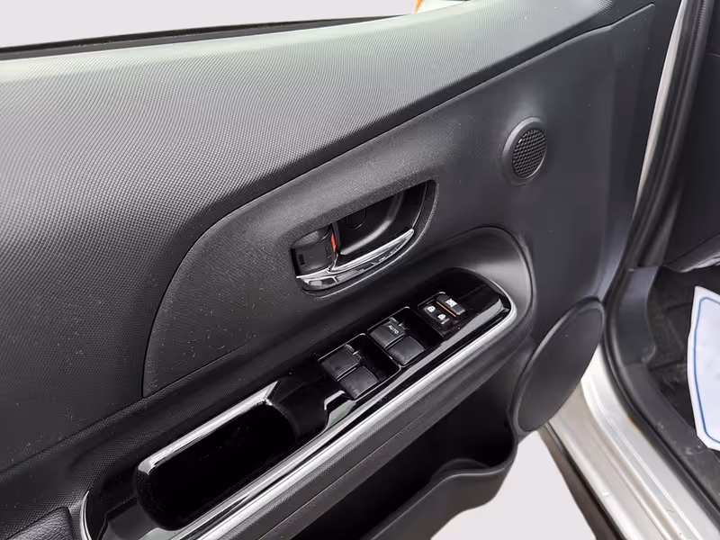 2017 Toyota Prius c Technology