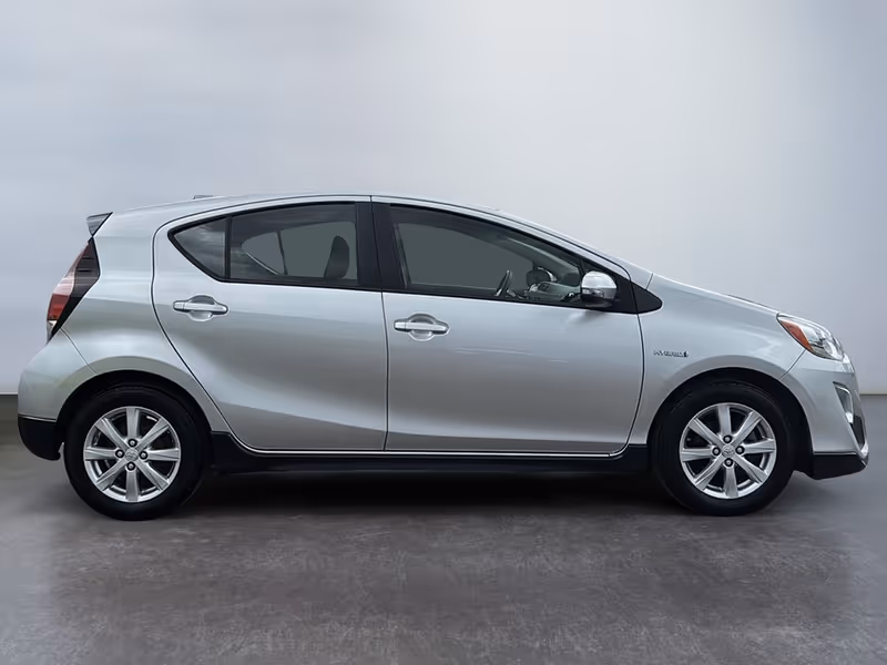 2017 Toyota Prius c Technology