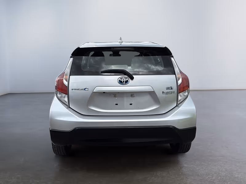 2017 Toyota Prius c Technology