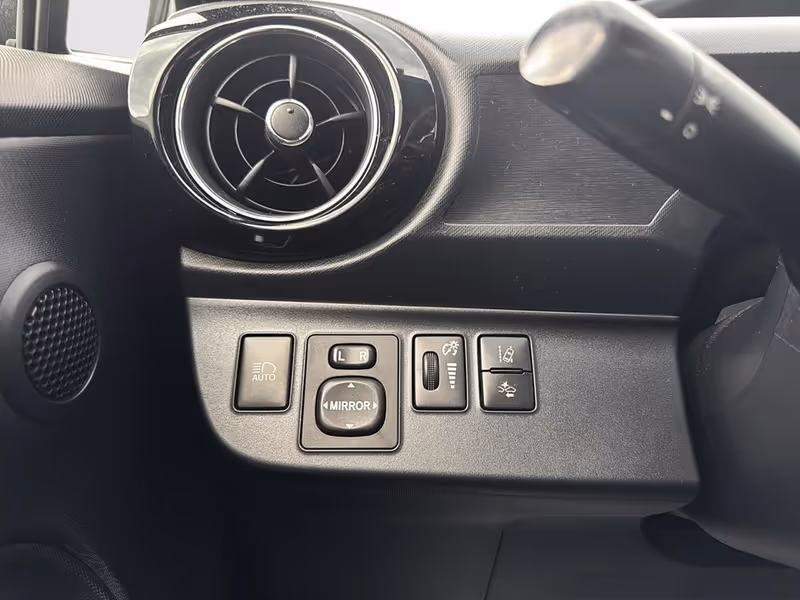 2017 Toyota Prius c Technology
