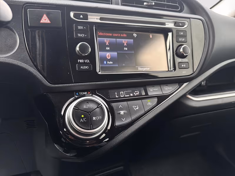 2017 Toyota Prius c Technology