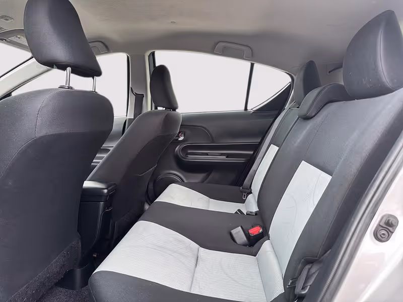 2017 Toyota Prius c Technology