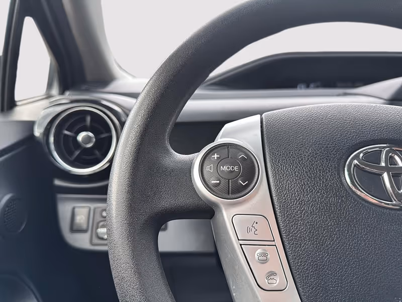 2017 Toyota Prius c Technology