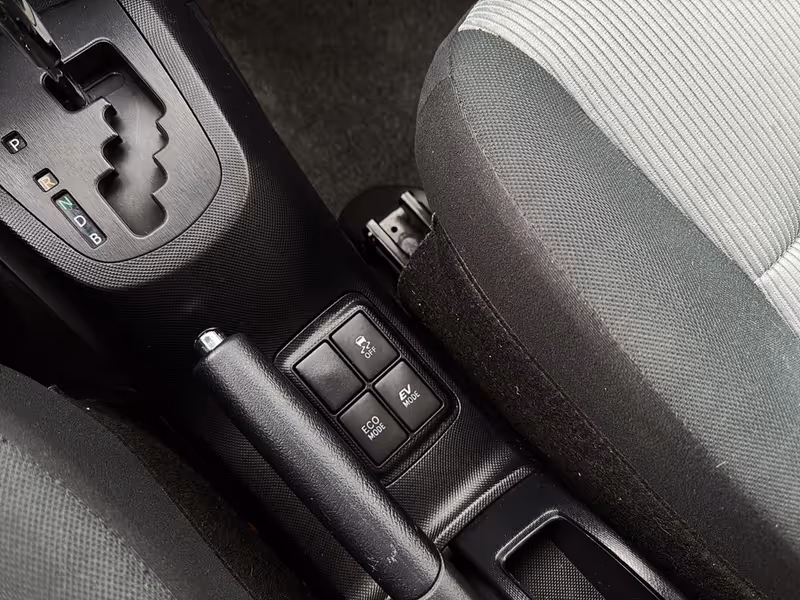 2017 Toyota Prius c Technology