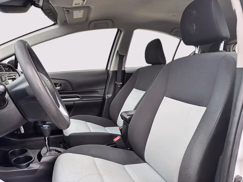 2017 Toyota Prius c Technology