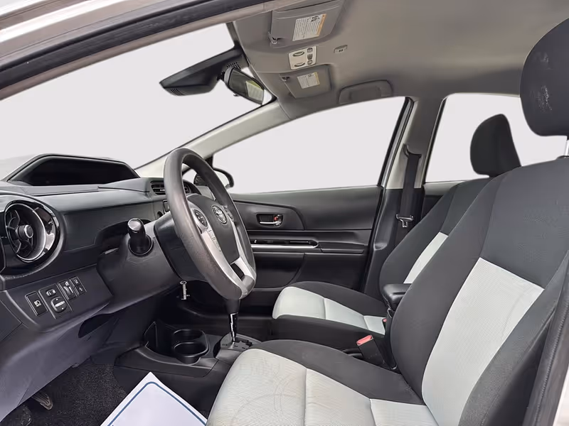 2017 Toyota Prius c Technology