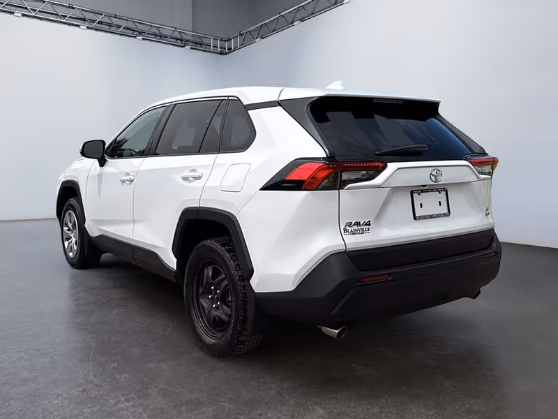 2022 Toyota RAV4 LE