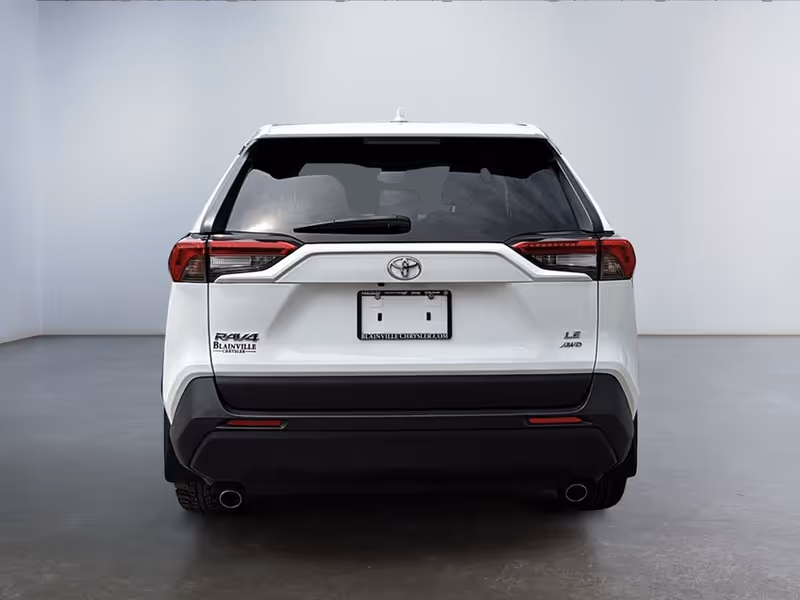 2022 Toyota RAV4 LE