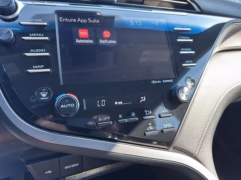 2020 Toyota Camry Hybrid XLE