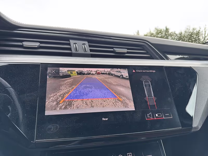 2019 Audi e-tron Progressiv