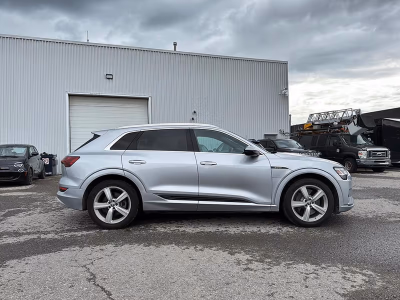 2019 Audi e-tron Progressiv