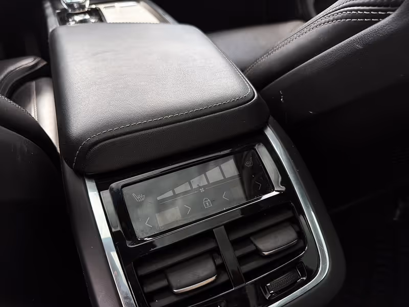 2023 Volvo V60 Ultimate Dark Theme