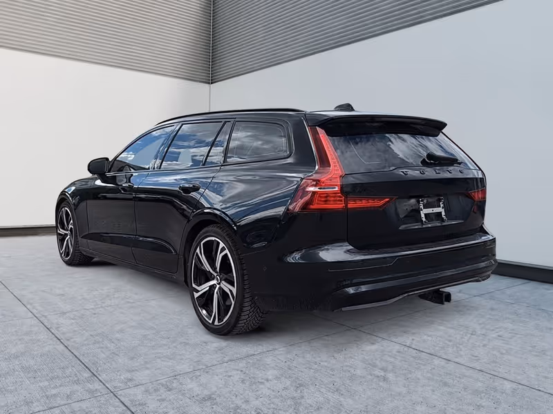 2023 Volvo V60 Ultimate Dark Theme