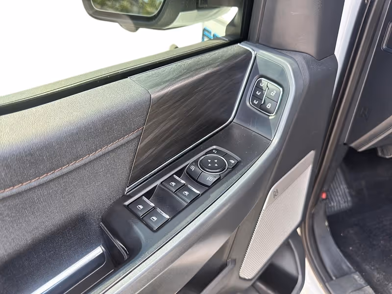 2024 Ford F-150 Lightning LARIAT
